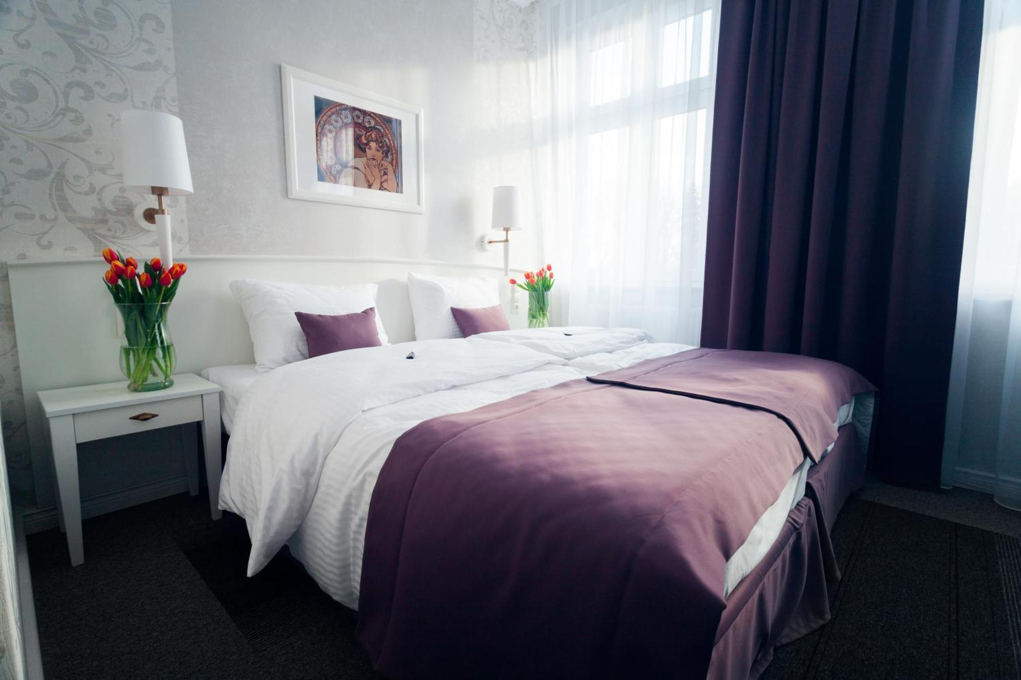 Pod Ratuszem Hotel Wieluń Cameră foto