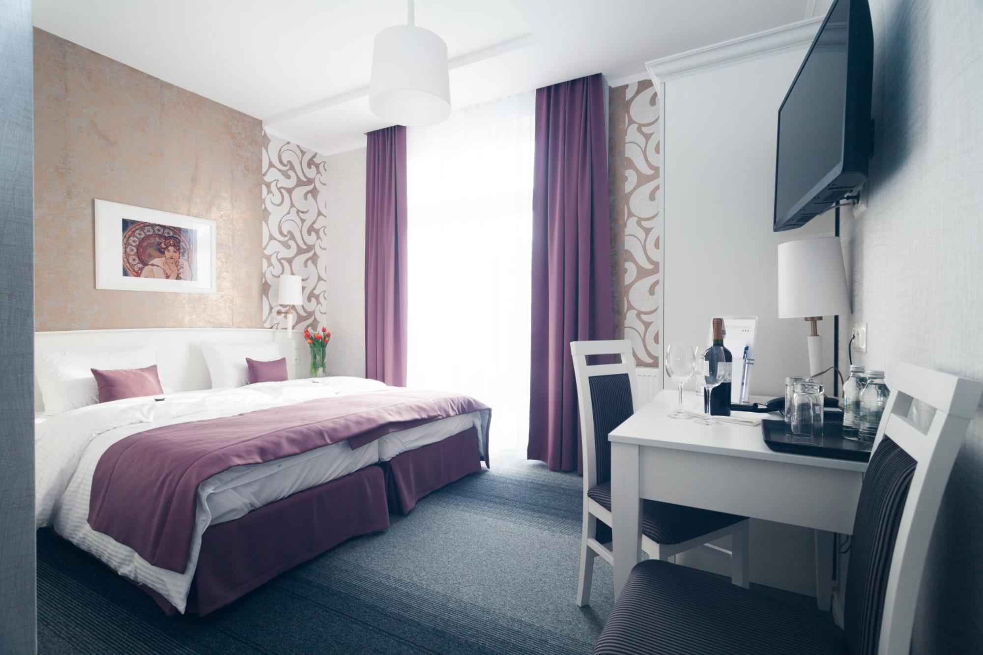 Pod Ratuszem Hotel Wieluń Cameră foto