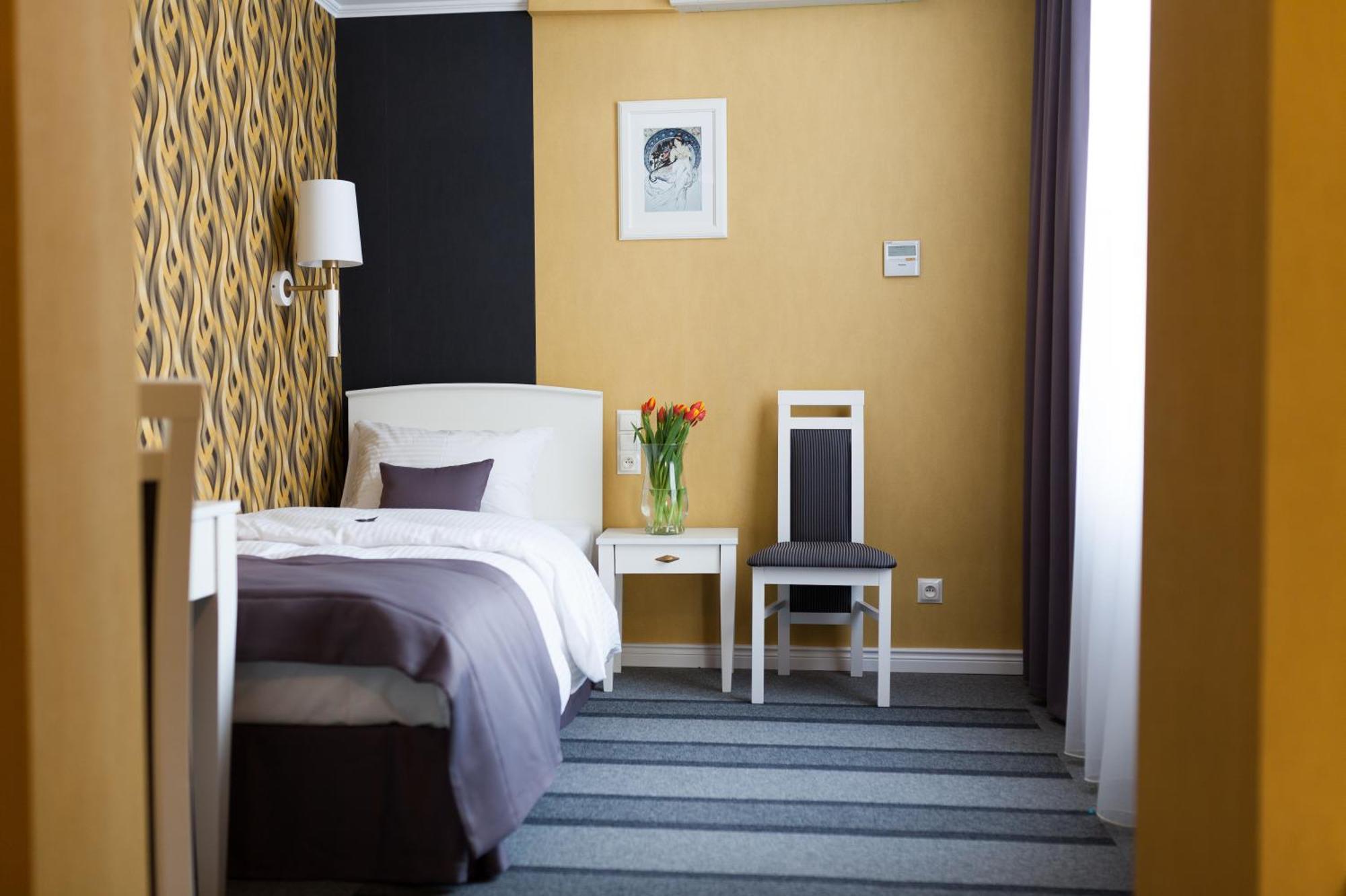 Pod Ratuszem Hotel Wieluń Cameră foto