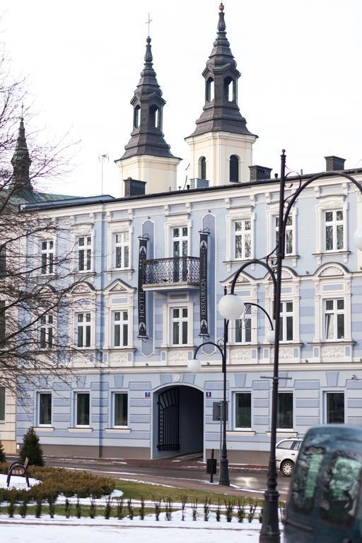 Pod Ratuszem Hotel Wieluń Exterior foto