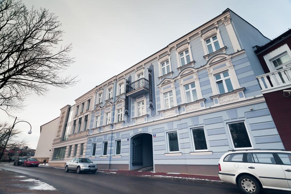 Pod Ratuszem Hotel Wieluń Exterior foto