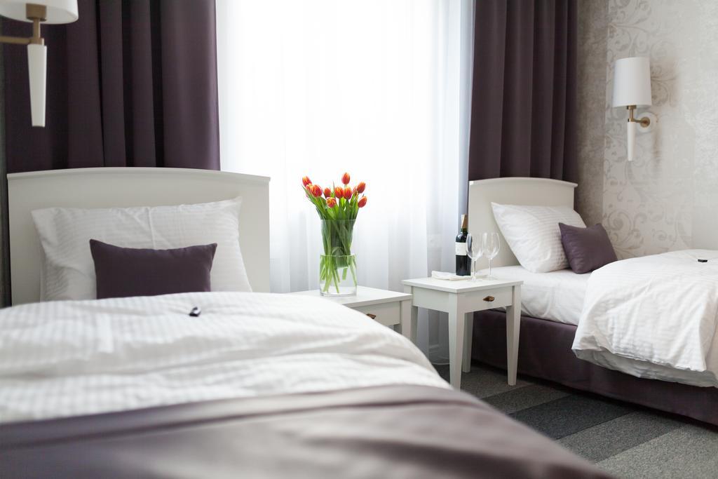 Pod Ratuszem Hotel Wieluń Cameră foto